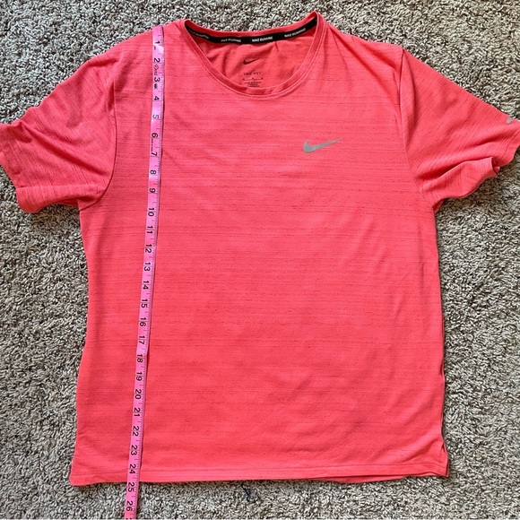 NIKE DRI FIT Short Sleeve Mens Nike running shirt coral size Medium - Picture 3 of 6